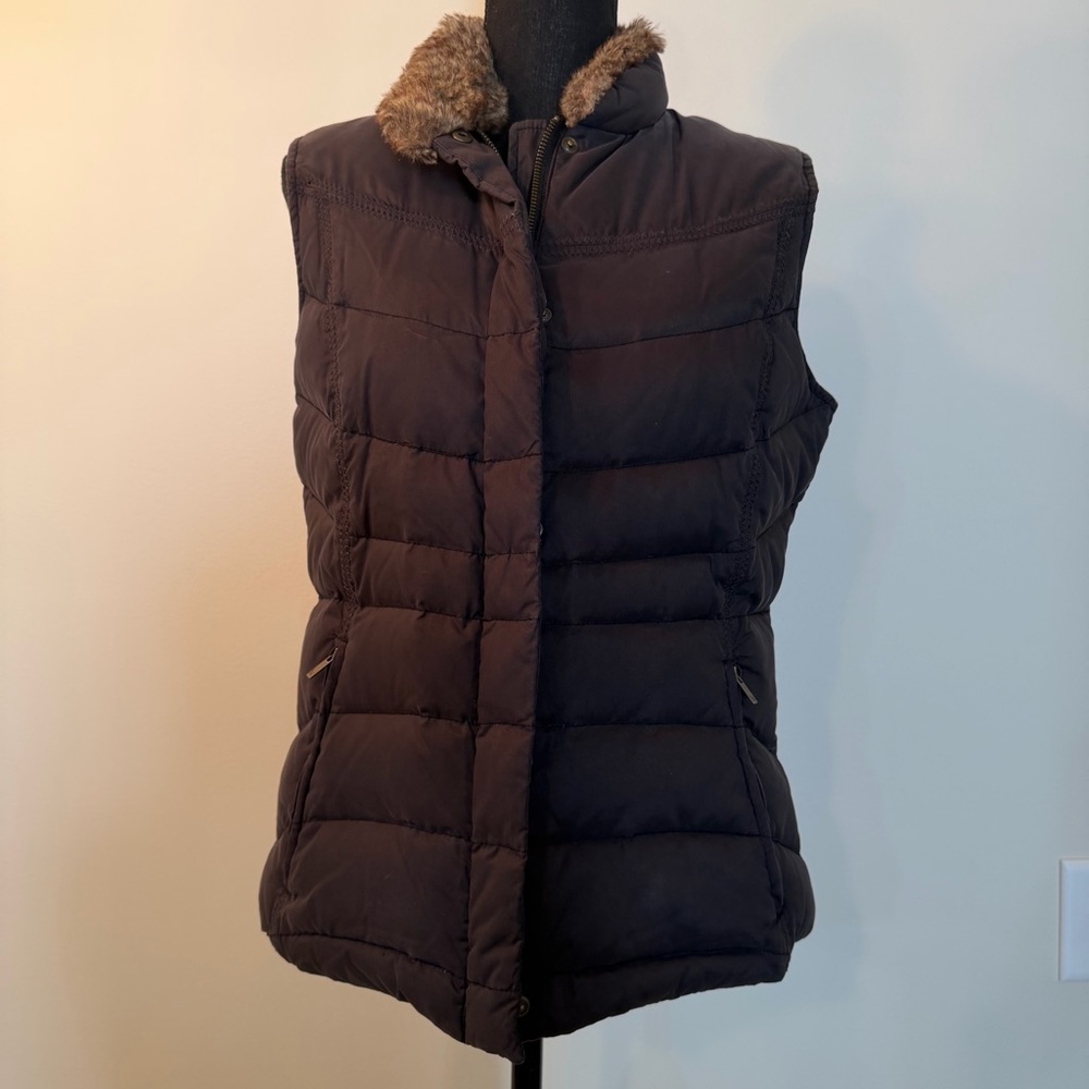 Eddie Bauer Women’s M Black Puffer‎ Vest Goose Down Faux Fur Trim Quilted Zipper